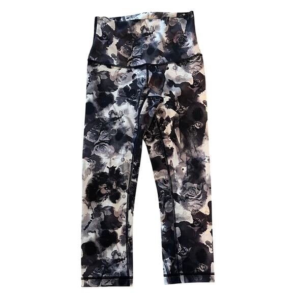 Lululemon Black & White Floral Watercolor Capri Leggings - Size M - Picture 1 of 3